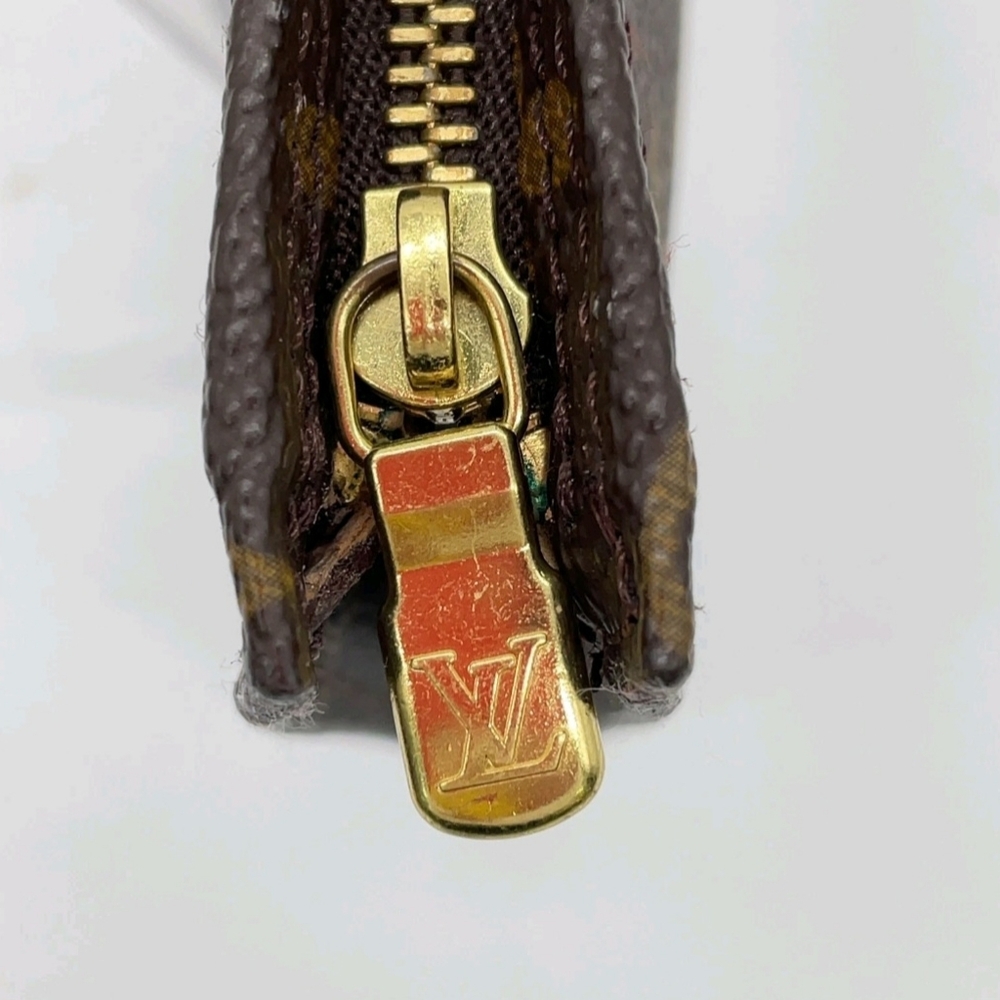 Louis Vuitton Monogram Clutch with Gold Chain. - Picture 8 of 14